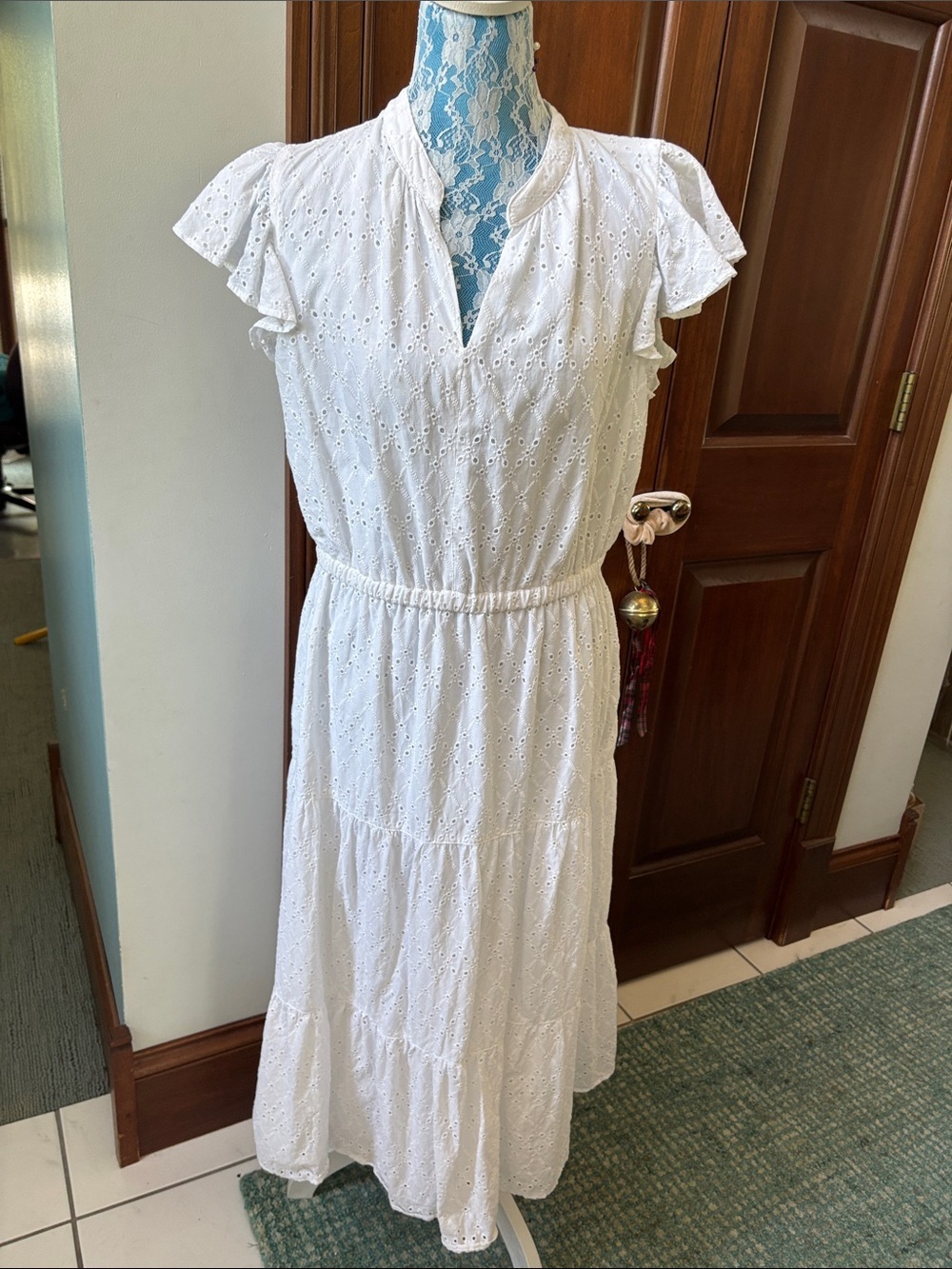 Liz Claiborne dress midi white Eyelet Tiered v-neck/capped Sleeve elastic waist